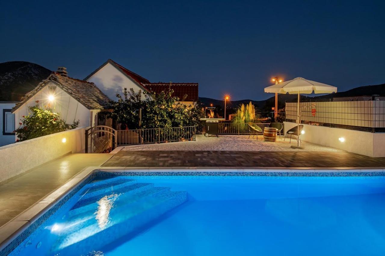 House Camellia With Fenced Pool And Playground Blizna Donja Exterior foto
