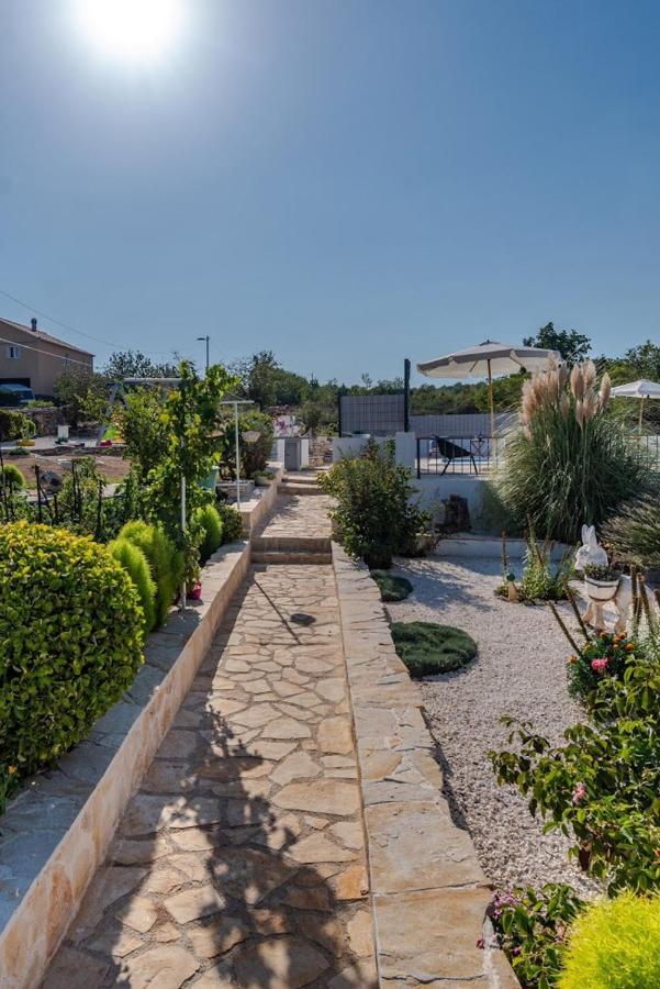 House Camellia With Fenced Pool And Playground Blizna Donja Exterior foto