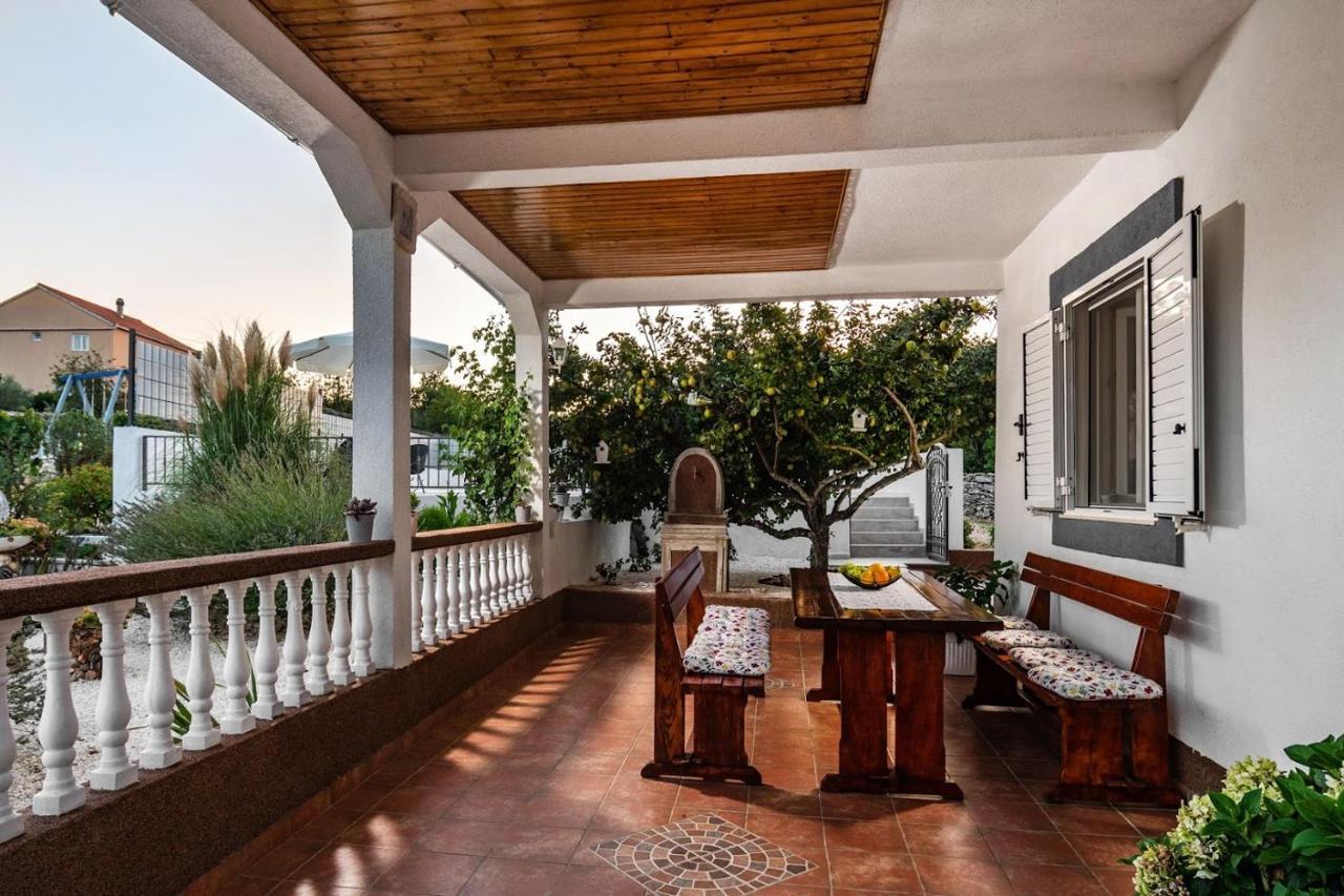 House Camellia With Fenced Pool And Playground Blizna Donja Exterior foto