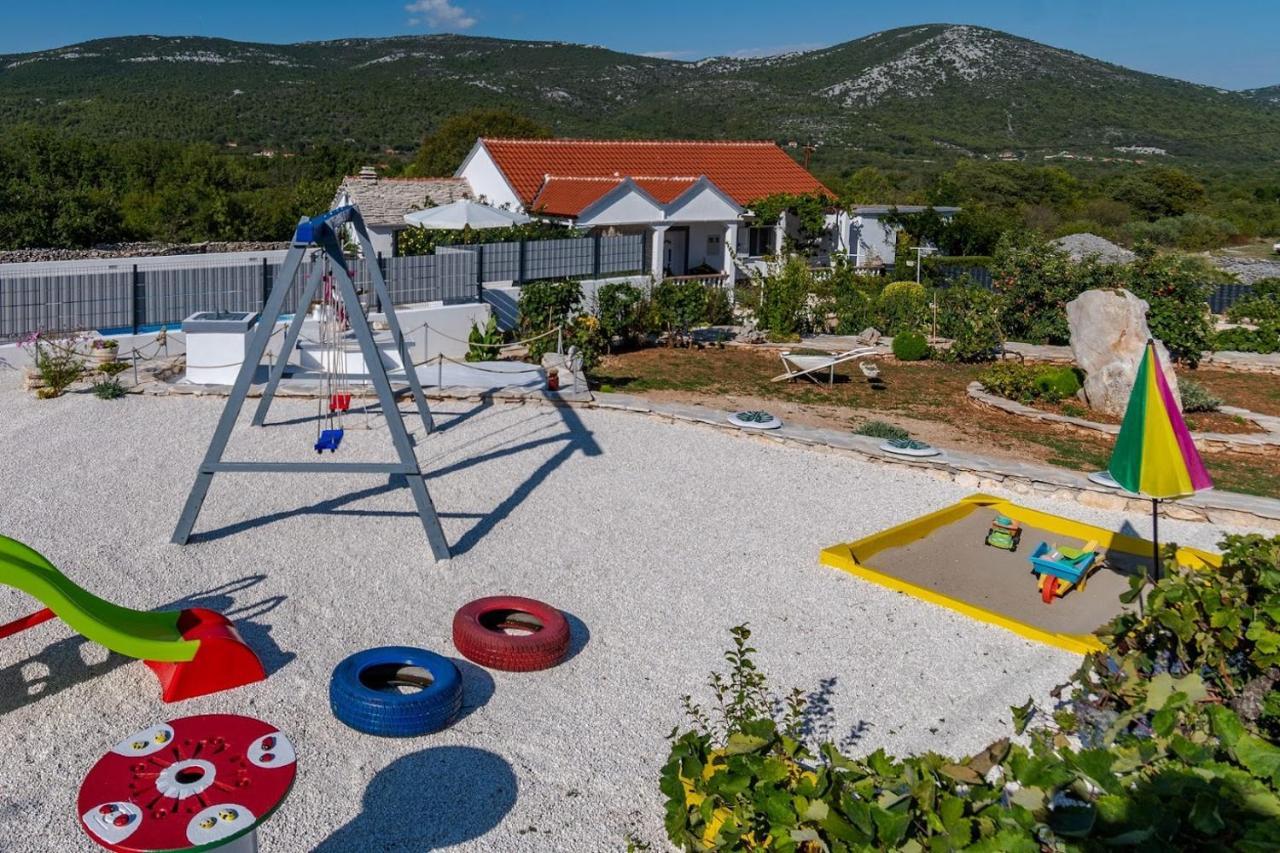 House Camellia With Fenced Pool And Playground Blizna Donja Exterior foto