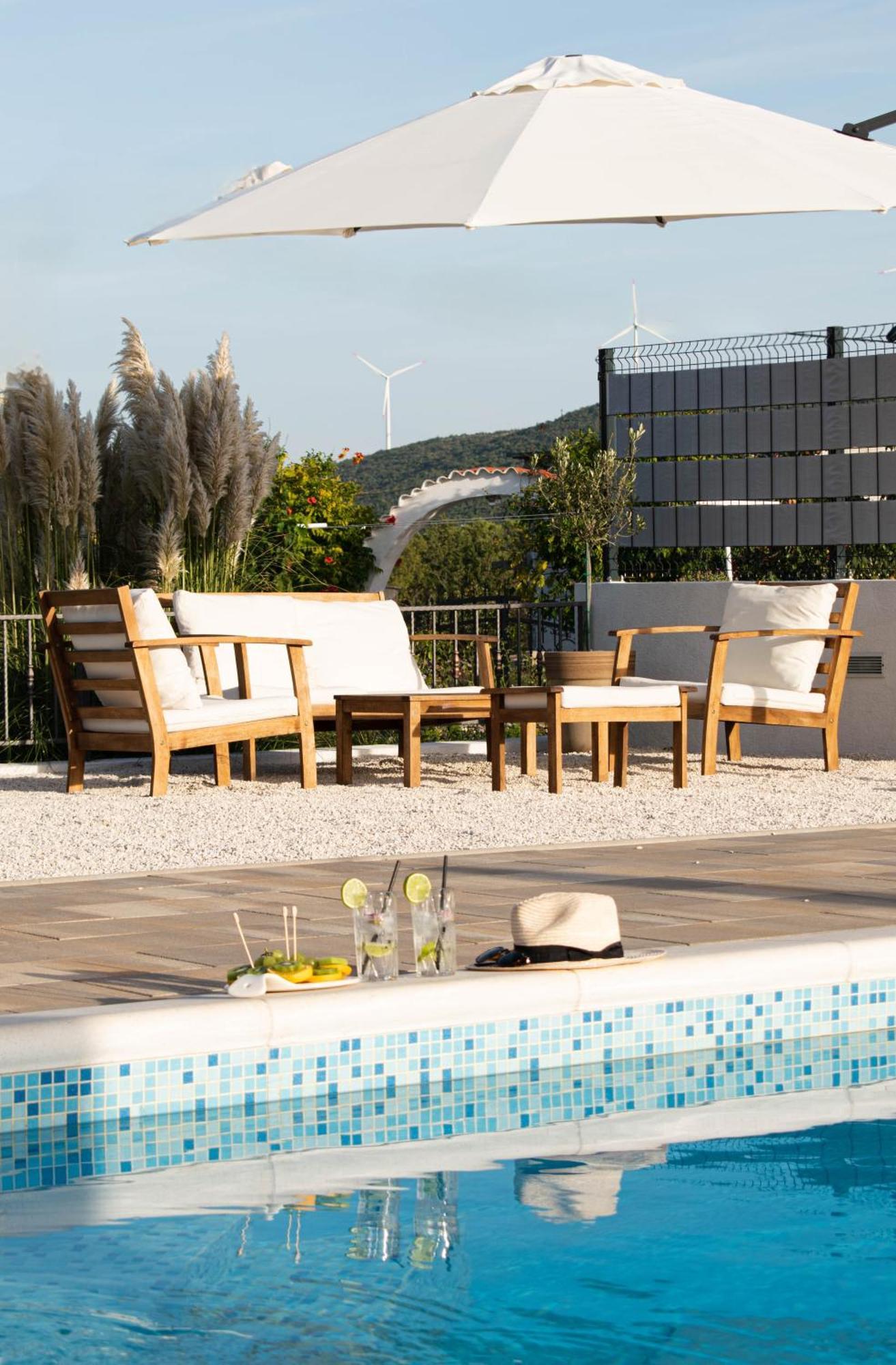 House Camellia With Fenced Pool And Playground Blizna Donja Exterior foto